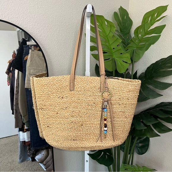 🍀 Lucky Brand Natural Straw Tote Bag with Leather Straps & Beaded Charm | Boho - Picture 1 of 7